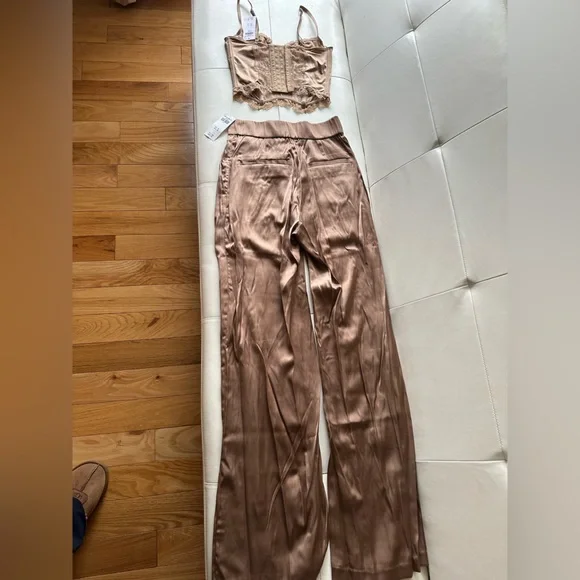 Abercrombie and Fitch Matching top and pants - Picture 5 of 6